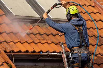 Démoussage et hydrofuge de toiture à Villebaudon